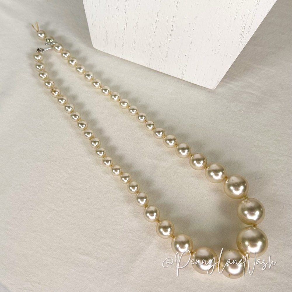 Vintage Off White Pearl Graduated Necklace - Picture 7 of 10